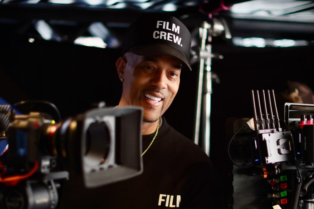 Emmai On Set With Crew Photos By Ya Momz House Inc 20